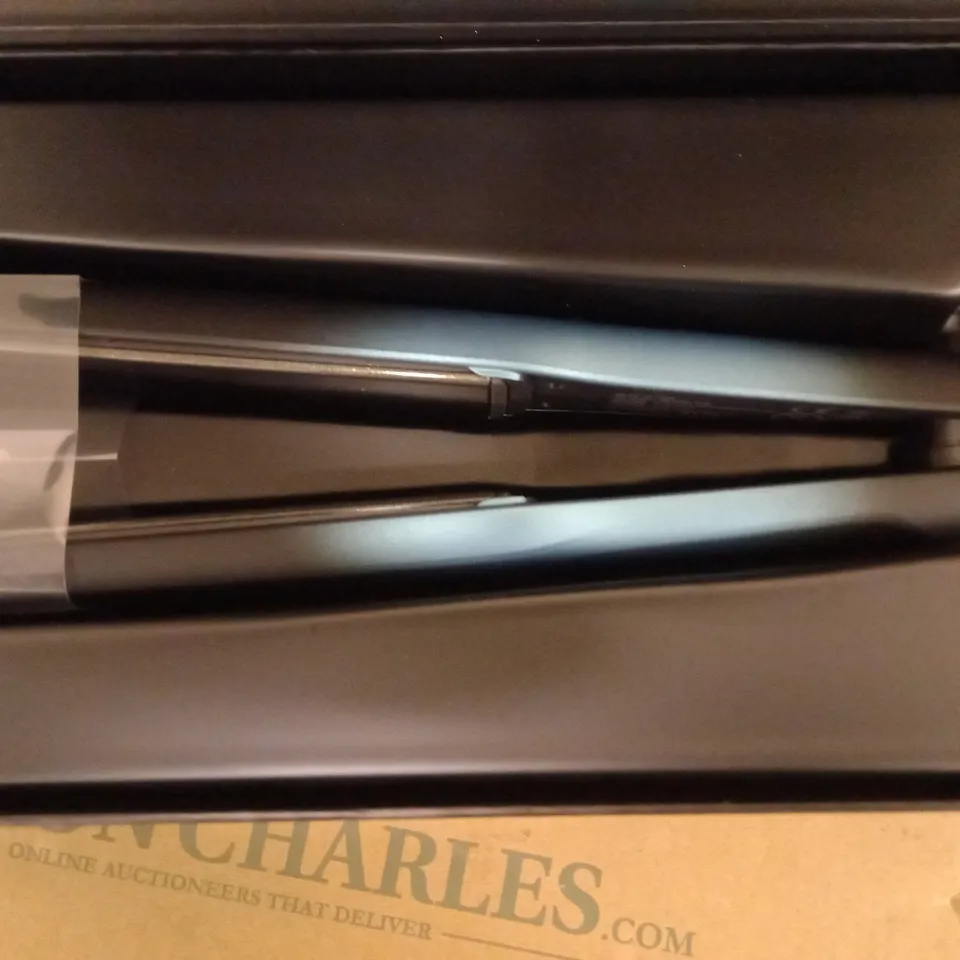 REVAMP PROGLOSS ULTRA X SHINE CERAMIC HAIR STRAIGHTENER