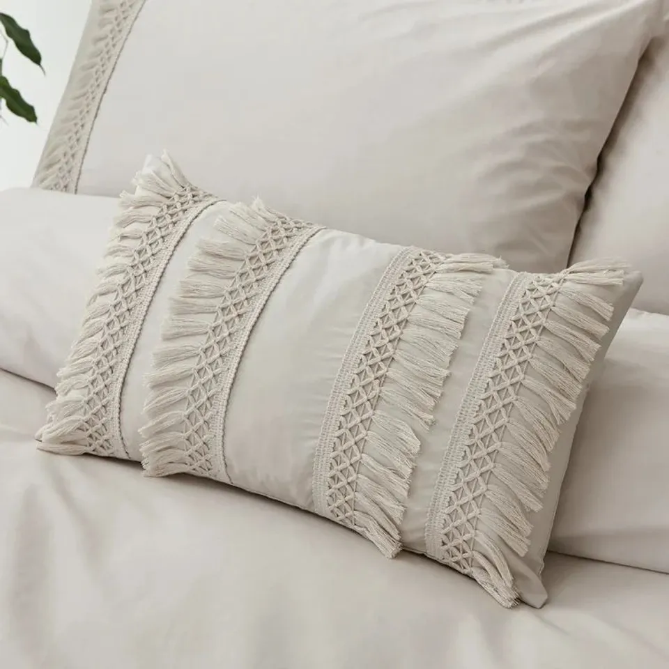 IZMIR COTTON TASSEL CUSHION 