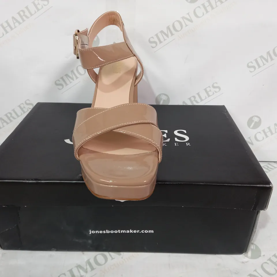 BOXED PAIR OF JONES OPEN TOE BLOCK HEEL SANDALS IN NUDE EU SIZE 40