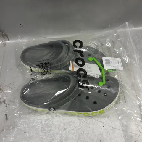 BAGGED PAIR OF CROCS BAYABAND CLOG SLATE GREY/LIME PUNCH UK M11/W12