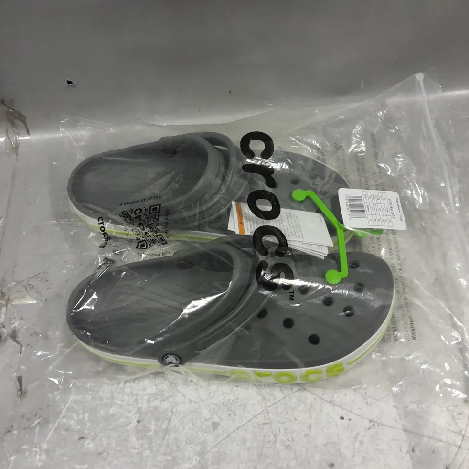 BAGGED PAIR OF CROCS BAYABAND CLOG SLATE GREY/LIME PUNCH UK M11/W12