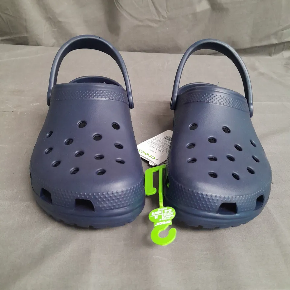 PAIR OF CLASSIC FRA CROCS SIZE 9