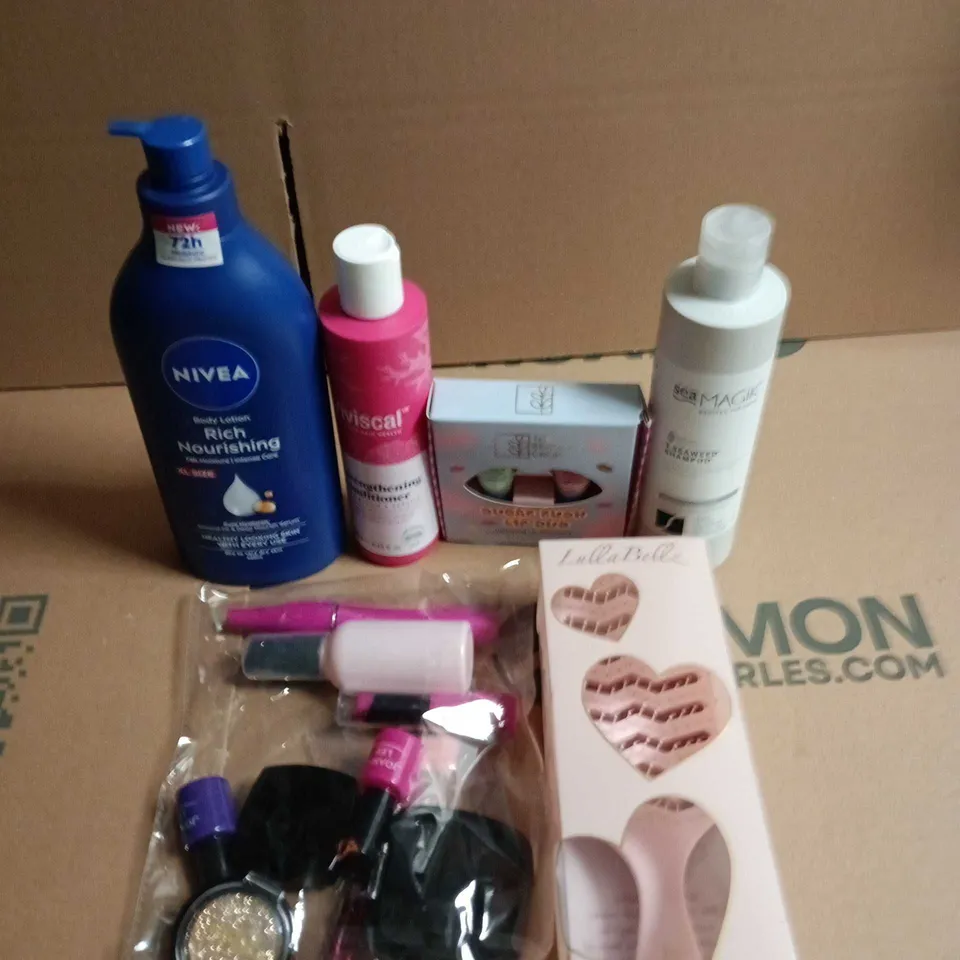 APPROXIMATEY 20 ASSORTED HEALTH AND BEAUTY PRODUCTS TO INCLUDE - NIVEA RICH MOISTURISING LOTION - LULLABELLZ VENT HAIRBRUSH AND SEA MAGIK SEAWEED SHAMPOO