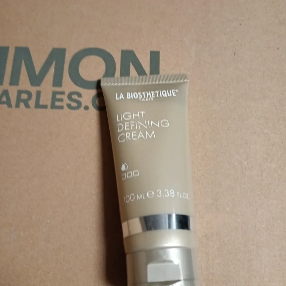 BOX OF APPROXIMATELY 15 ASSORTED COSMETIC ITEMS INCLUDING LA BIOSTHETIQUE MATT CLAY , LIGHT DEFINING CREAM AND HAIR PROTECTION SPRAY 