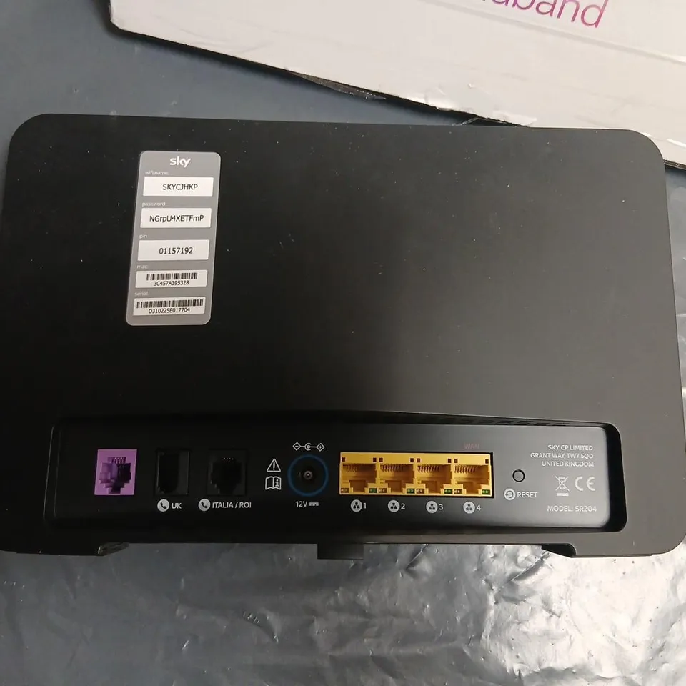 SKY BROADBAND HUB ROUTER (MODEL SR201) – BOXED WITH ACCESSORIES