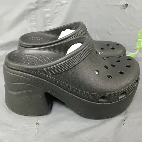 CROCS SIREN CLOGS IN BLACK - M5/W7