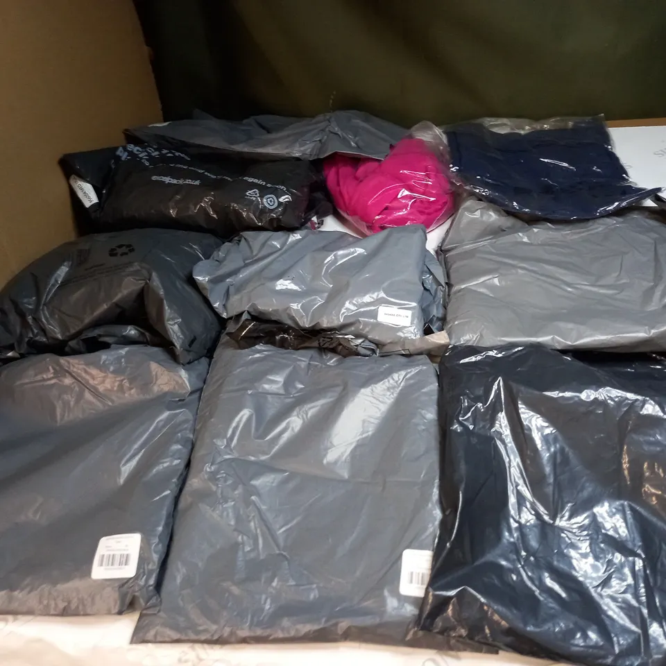 BAG OF APPROX 10 ASSORTED CLOTHING ITEMS TO INCLUDE - MAISON DE NIMES - EMELIA