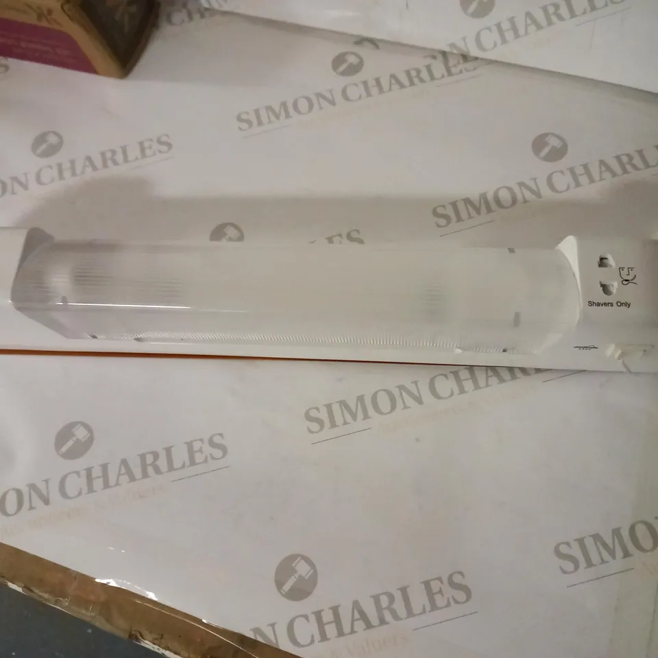 KNIGHTSBRIDGE 230V IP20 6W LED SHAVER SOCKET LIGHT