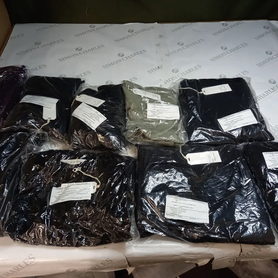 BAG OF APPROX 10 ASSORTED CLOTHING ITEMS TO INCLUDE - MAISON DE NIMES