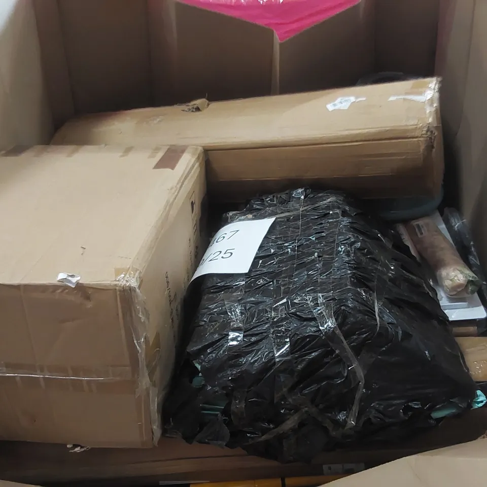 PALLET OF ASSORTED ITEMS INCLUDING: POP-UP CANOPY, RETRACTABLE SAFETY GATE, KITCHEN TAPS, AQUARIUM LIGHT, SPIRIT LEVEL ECT