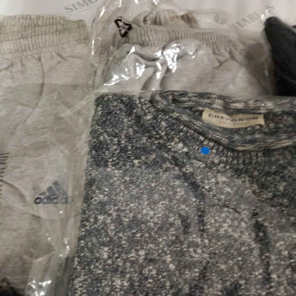 LOT OF 6 ASSORTED BAGGED CLOTHING ITEMS - VARIOUS SIZES