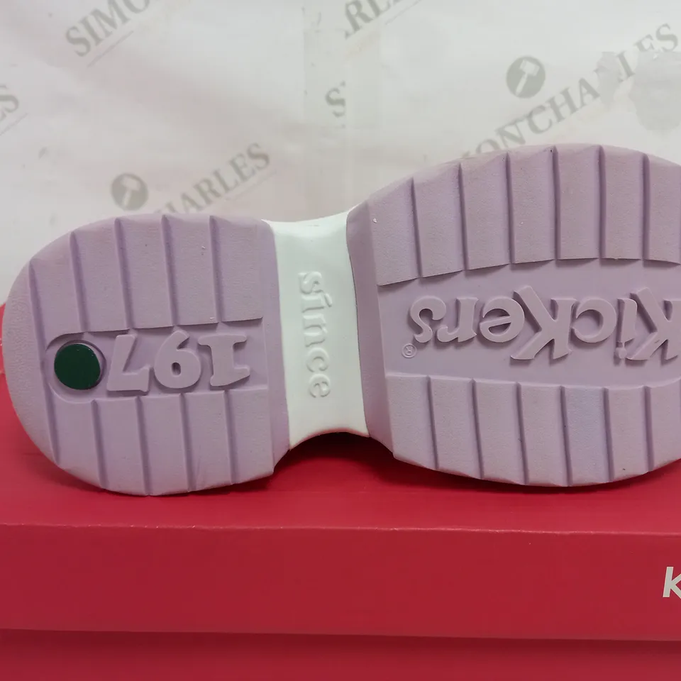 BOXED PAIR OF KICKERS KADE 197 PLATFORM TRAINERS IN LILAC & WHITE - UK 4