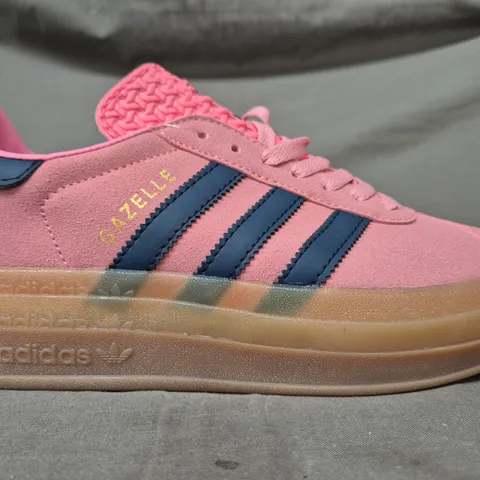 BOXED PAIR OF ADIDAS WOMEN'S GAZELLE BOLD SHOES IN PINK/NAVY UK SIZE 5