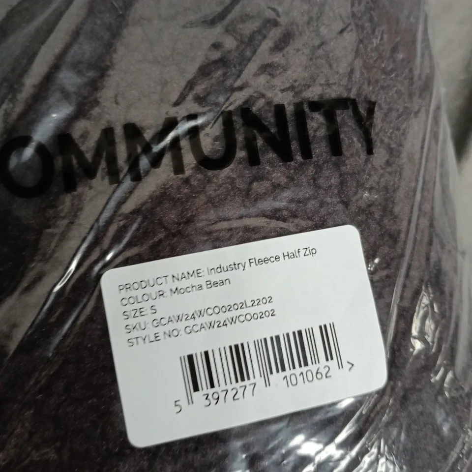 BAGGED GYM+COFFEE INDUSTRY FLEECE HALF ZIP TOP – MOCHA BEAN, SIZE S