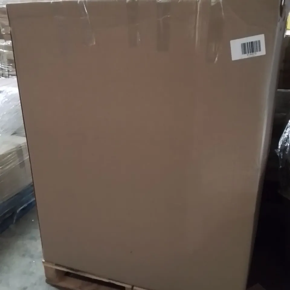 PALLET CONTAINING A LARGE QUANTITY OF LAWN MOWERS