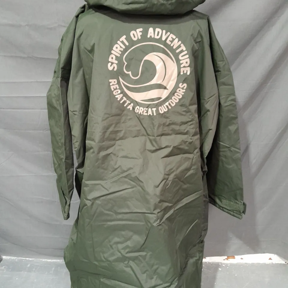 REGATTA ADULTS WATERPROOF ROBE IN DARK KHAKI - S/M