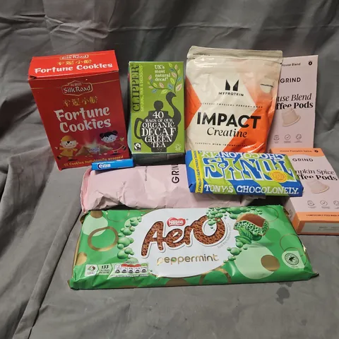 APPROXIMATELY 15 ASSORTED FOOD & DRINK ITEMS TO INCLUDE GRIND HOUSE BLEND PODS, AERO PEPPERMINT, MYPROTEIN CREATINE, ETC - COLLECTION ONLY