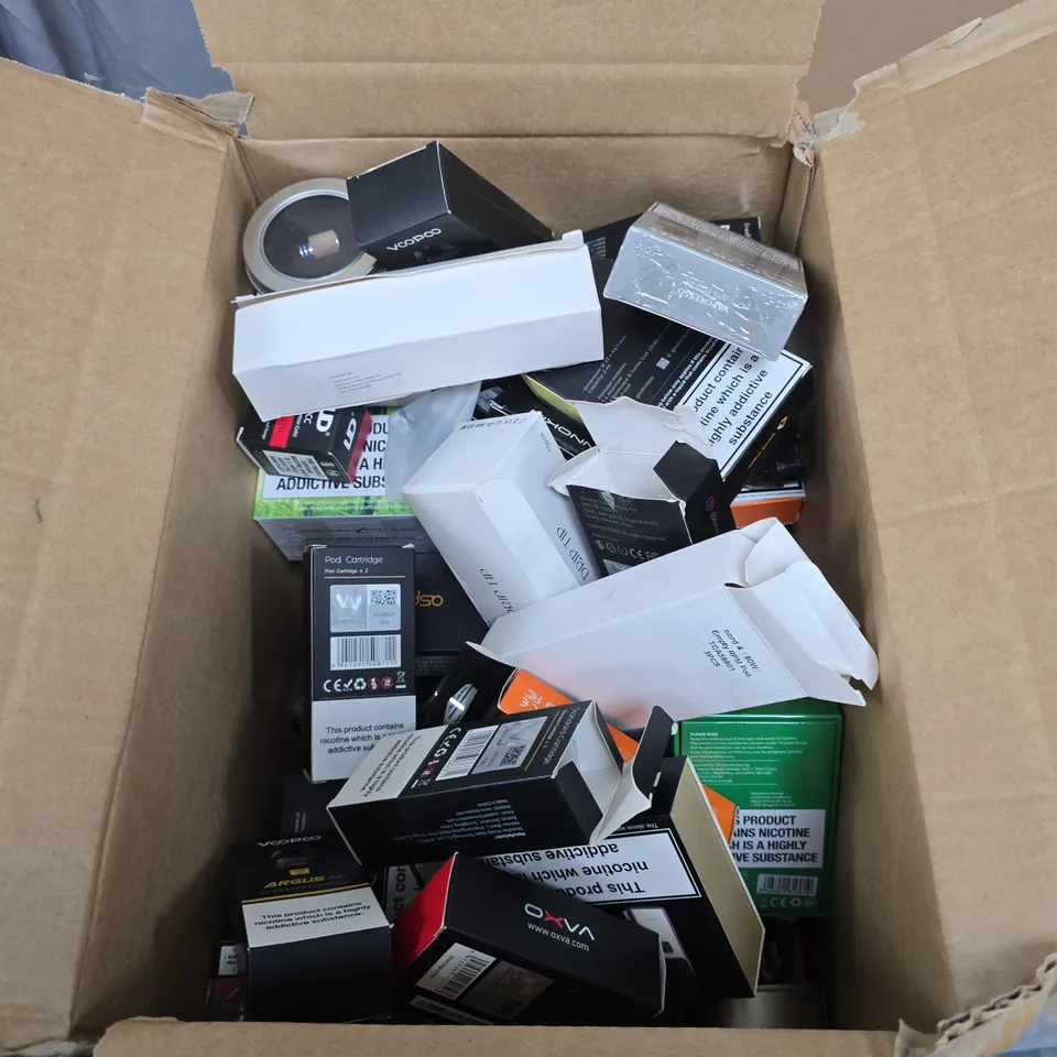 BOX OF APPROXIMATELY 30 ASSORTED E-CIGARETTES AND ACCOMPANIMENTS TO INCLUDE: VARIOUS SMOK PRODUCTS 
