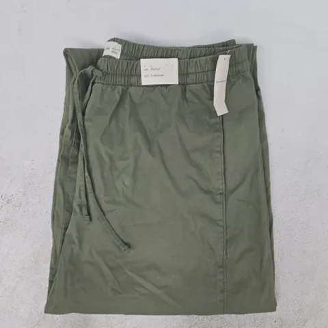 ABERCROMBIE & FITCH TROUSERS IN GREEN SIZE LARGE