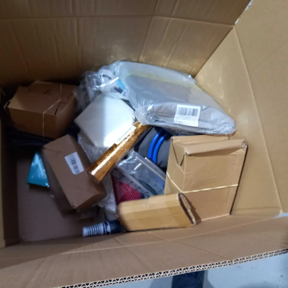 BOX OF ASSORTED ITEMS TO INCLUDE: ACCESSORIZE PINK CANVAS BAG, LED TEMPERATURE DISPLAY SMART CUP, MAGICS PYJAMA PANTS ETC 