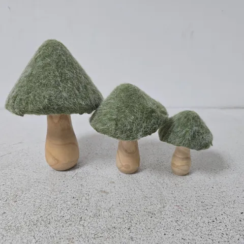 THE VERY COLLECTION SET OF 3 WOOD AND FUR TOADSTOOL AUTUMN DECORATIONS