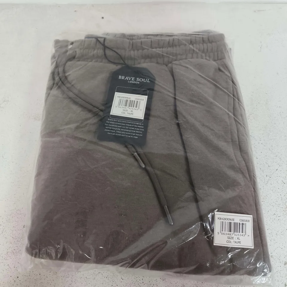 BAGGED BRAVE SOUL JOGGERS IN TAUPE - XL