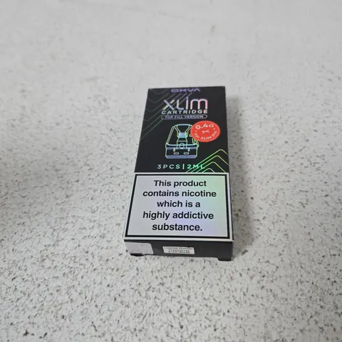 APPROXIMATELY 40 ASSORTED E-CIG PRODUCTS AND ACCESSORIES TO INCLUDE OXVA AND VAPORESSO