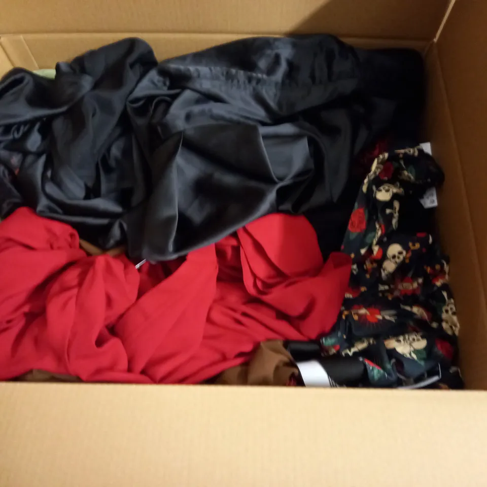 LARGE QUANTITY OF ASSORTED CLOTHING ITEMS TO INCLUDE SHEIN, PRETTYLITTLETHING AND LAMOUTRE