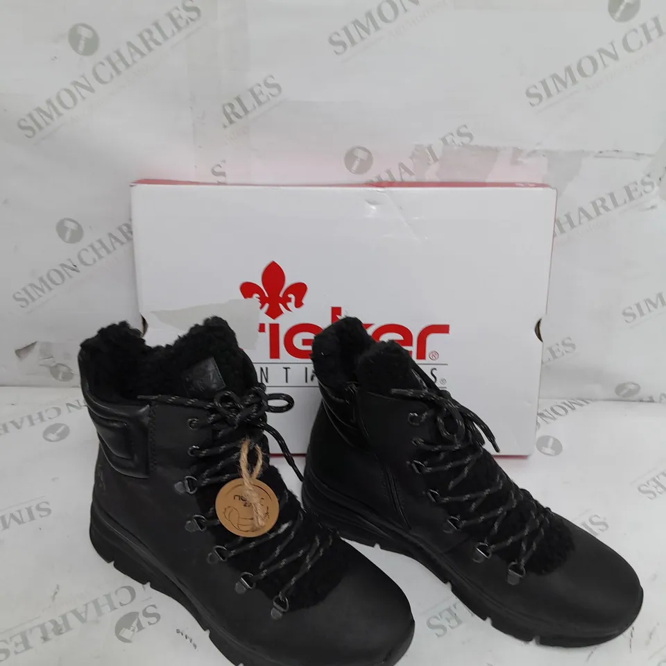 BOXED RIEKER CHUNKY BOOT IN BLACK - SIZE 7.5