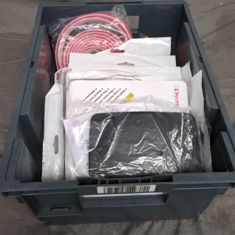 APPROXIMATELY 10 ASSORTED HOUSEHOLD LIQUID PRODUCTS TO INCLUDE - NOTEBOOKS , , ETC 