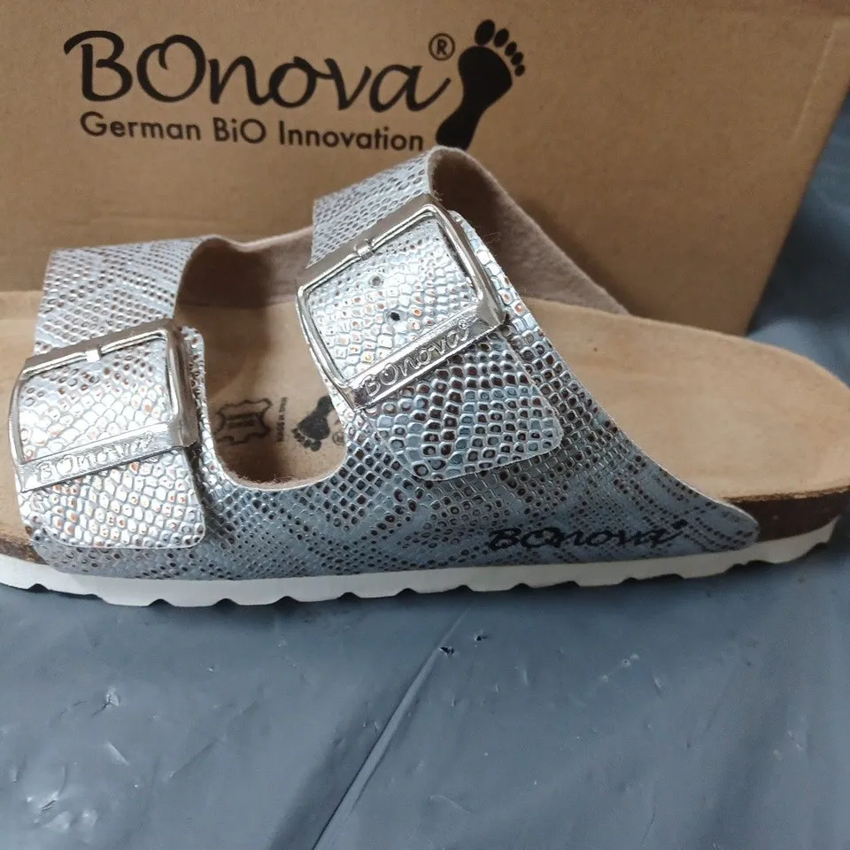 BOXED PAIR OF BONOVA SANDALS WHITE SNAKE SKIN PRINT DESIGN SIZE 6 UK