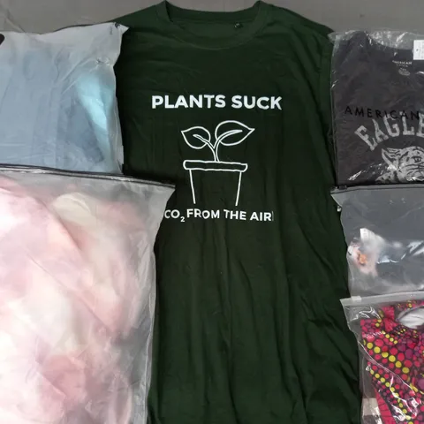 BOX OF APPROXIMATELY 20 ASSORTED CLOTHING AND FASHION ITEMS IN VARIOUS COLOURS, STYLES, AND SIZES - COLLECTION ONLY