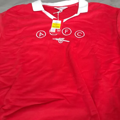 SMALL ASORTMENT OF LIVERPOOL FC TSHIRTS SIZES VARY IN RED 