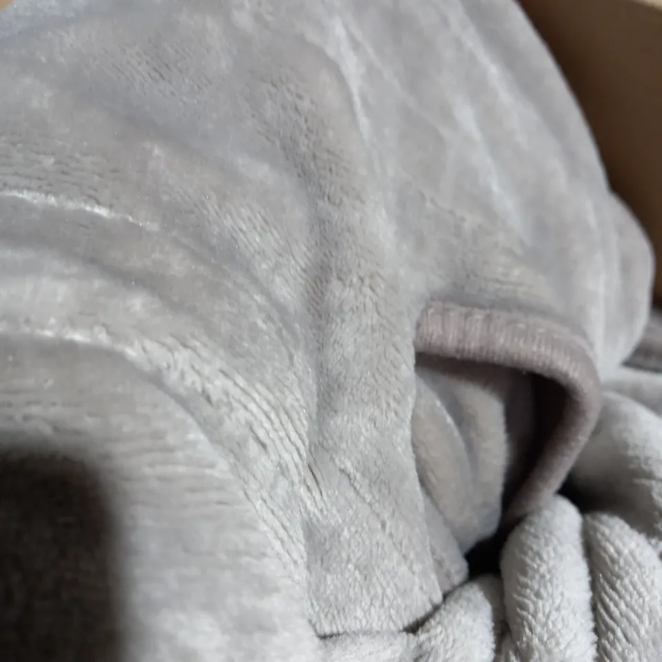 COZEE HOME HEATED PLUSH WEARABLE BLANKET IN GREY