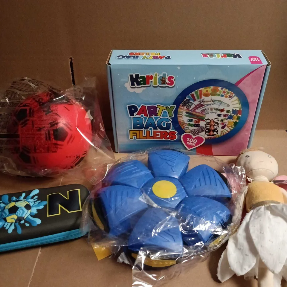 APPROXIMATELY 20 ASSORTED TOYS AND GAMES TO INCLUDE PLUSH TOYS, PARTY BAG FILLERS, FIGURES ETC 