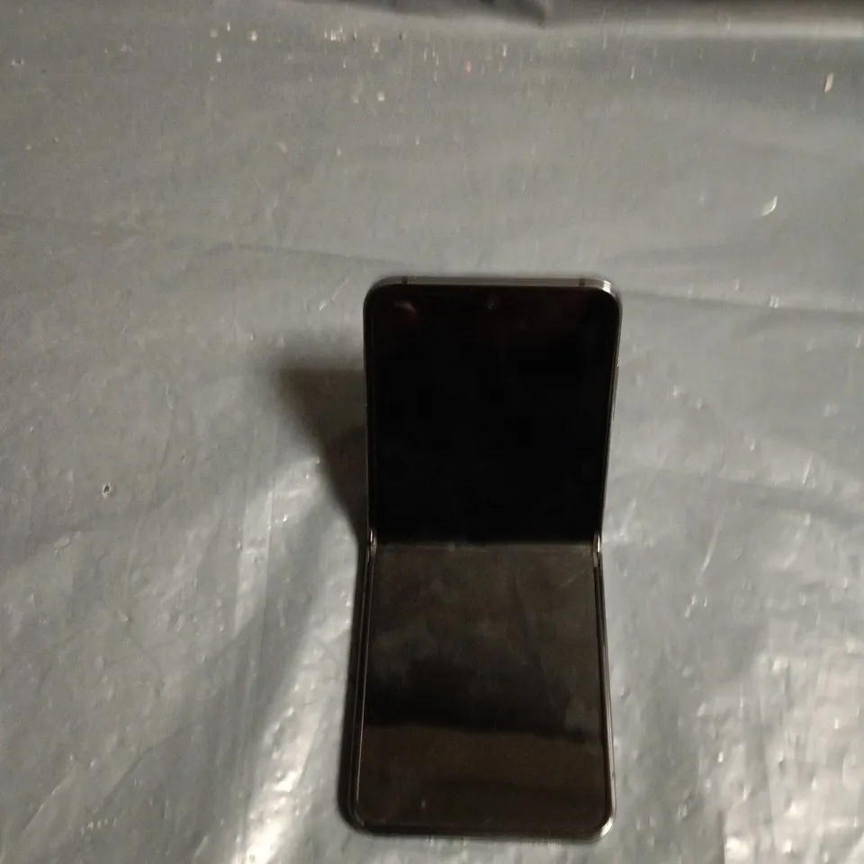 SAMSUNG GALAXY Z FLIP5 256GB – BLACK FOLDABLE SMARTPHONE