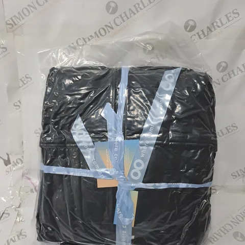 BLACK OODIE THROW 