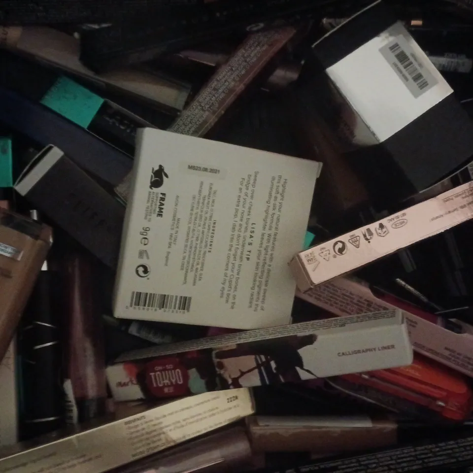 APPROXIMATELY 20 ASSORTED COSMETIC ITEMS TO INCLUDE LISA ARMSTRONG, L'ORÉAL, ETC - COLLECTION ONLY