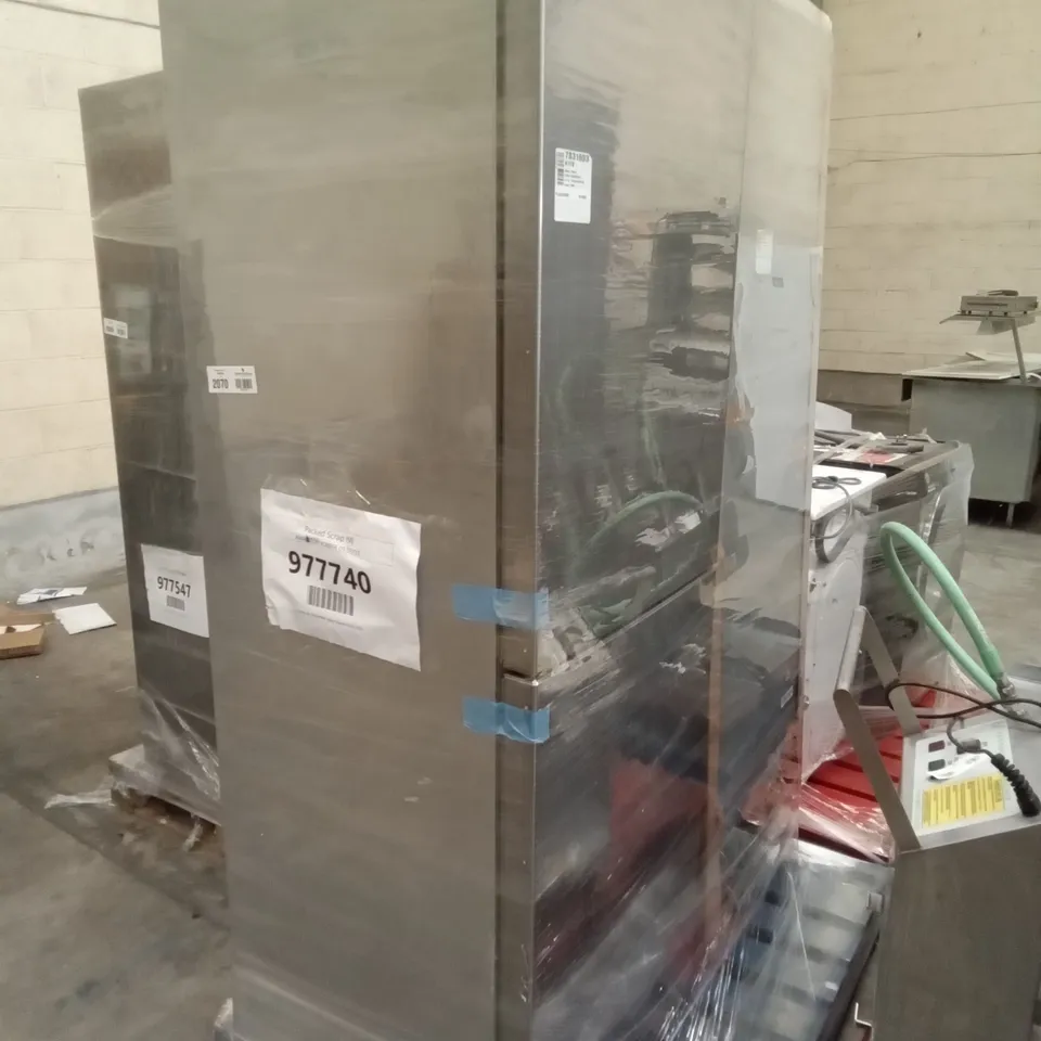 HISENSE RB327N4WC1 55CM FREESTANDING 5050 FRIDGE FREEZER AND CANDY FREESTANDING FRIDGE FREEZER 313L SSTEEL