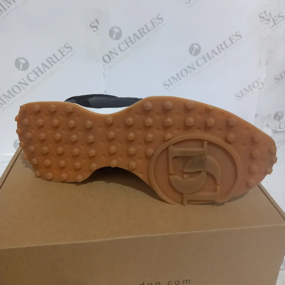 BOXED PAIR OF DUNE LONDON EMBOSSE LEATHER LACE UP SHOES IN BLACK/WHITE SIZE 7