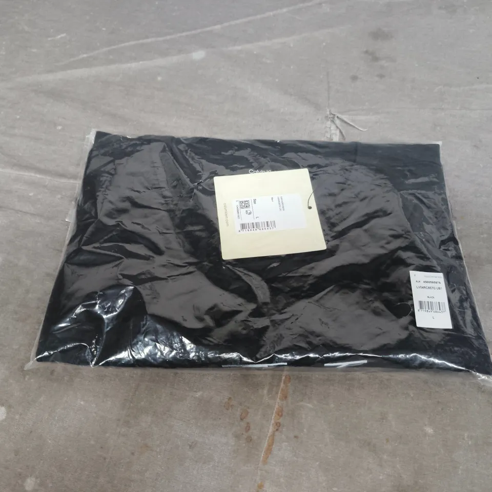 BAGGED CALVIN KLEIN CK LOGO TEE IN BLACK - LARGE