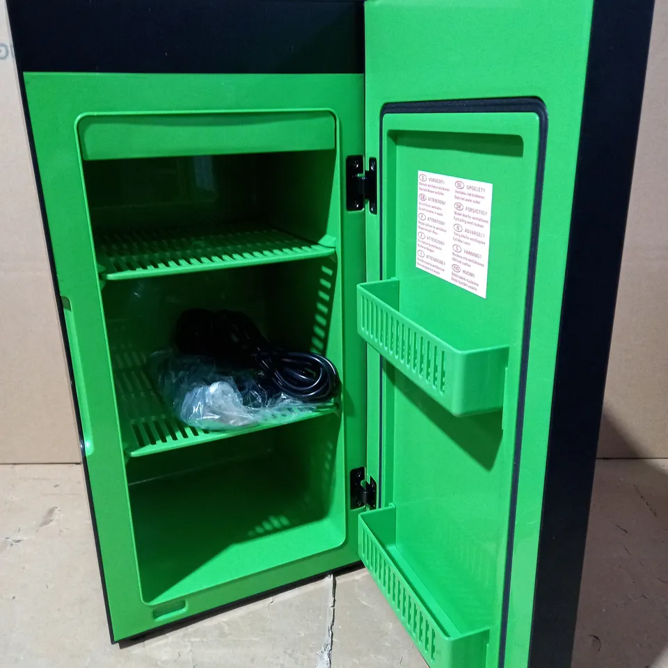 UKONIC XBOX SERIES X REPLICA MINI FRIDGE
