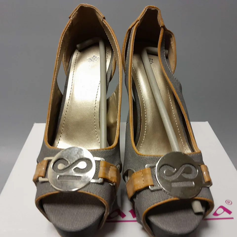 APPROXIMATELY 24 BOXED PAIRS OF LAVANDA OPEN TOE HIGH HEELS IN GREY/BLACK IN VARIOUS SIZES