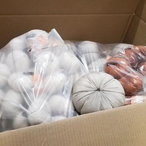 PALLET CONTAINING ASSORTED HALLOWEEN PLUSH PUMPKINS