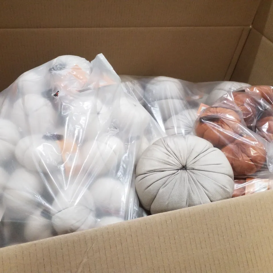 PALLET CONTAINING LARGE QUANTITY OF ASSORTED HALLOWEEN PLUSH PUMPKINS