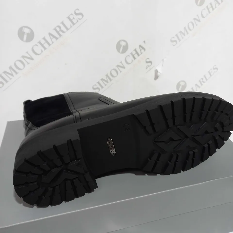 VIONIC BLACK BRYN CHELSEA BOOTS - SIZE 4