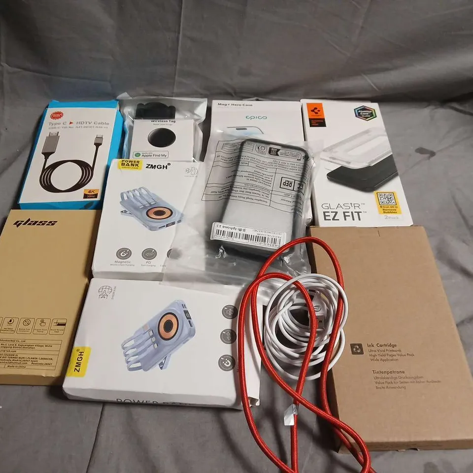 ASSORTED MOBILE PHONE ACCESSORIES TO INCLUDE – USB-C/HDMI CABLE, MAGSAFE CASE, POWER BANK, SCREEN PROTECTORS