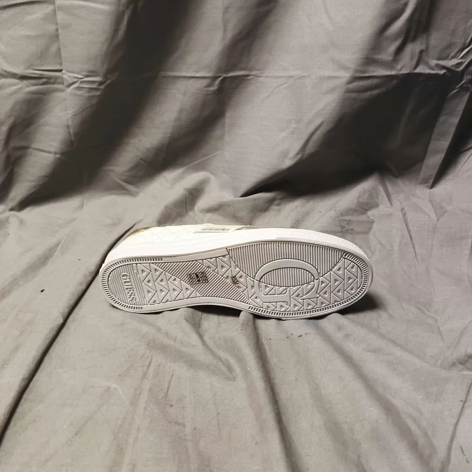 GUESS WHITE QUILTED SNEAKERS WITH GOLD ACCENTS – UK SIZE 7.5