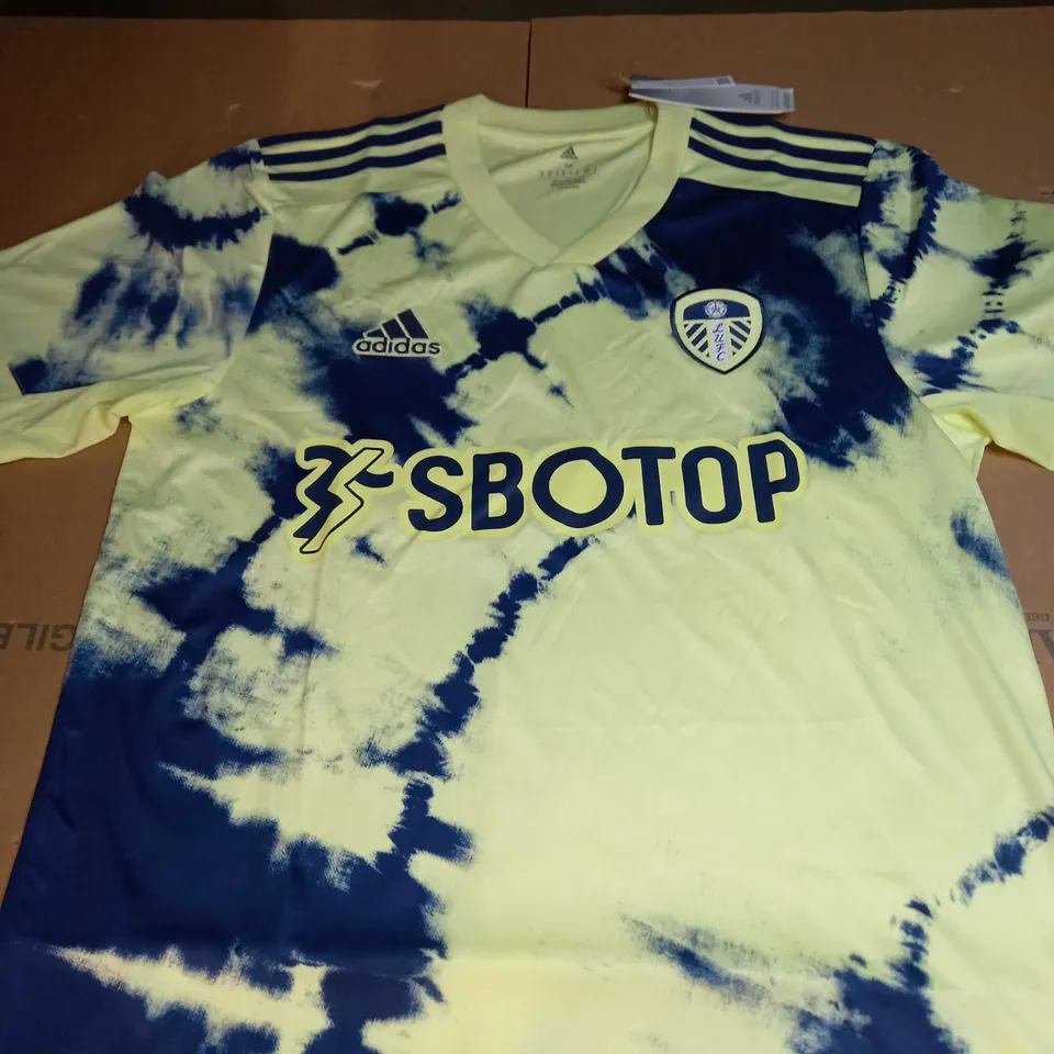 LEEDS UNITED FC AWAY SHIRT SIZE M
