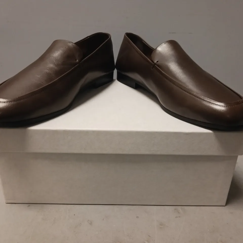 BOXED PAIR OF ARKET LOAFERS IN DARK BROWN EU SIZE 40